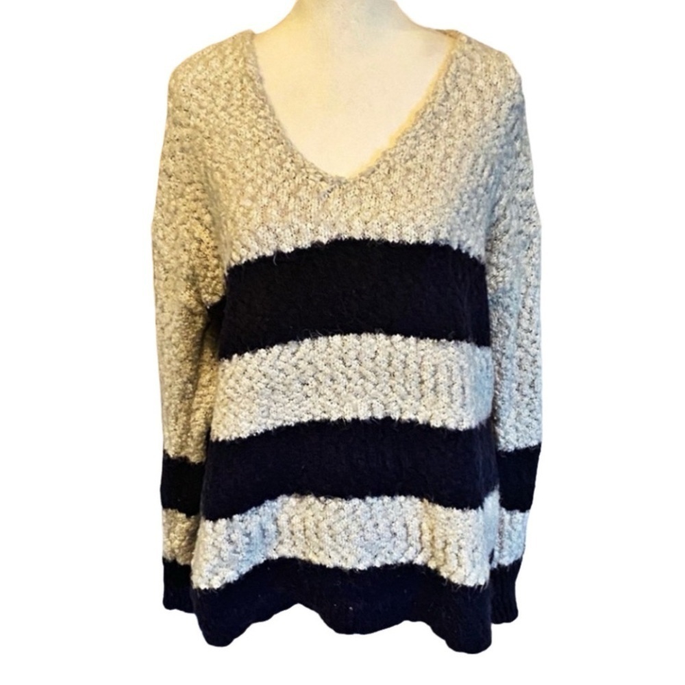 Knox Rose Cozy Striped V-Neck Sweater. Navy & Cream. Size L.
